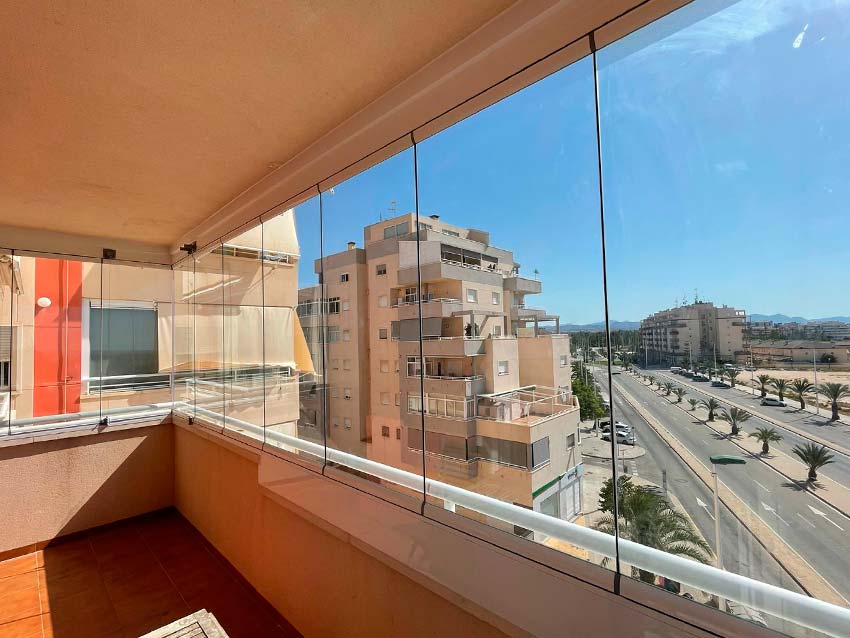 cerramiento de balcon con cortinas de cristal