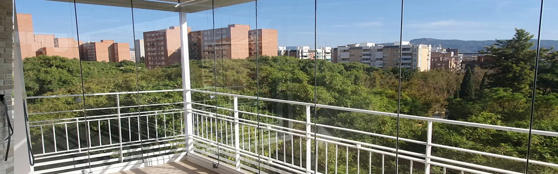 Cerramiento de terrazas en La Muela.