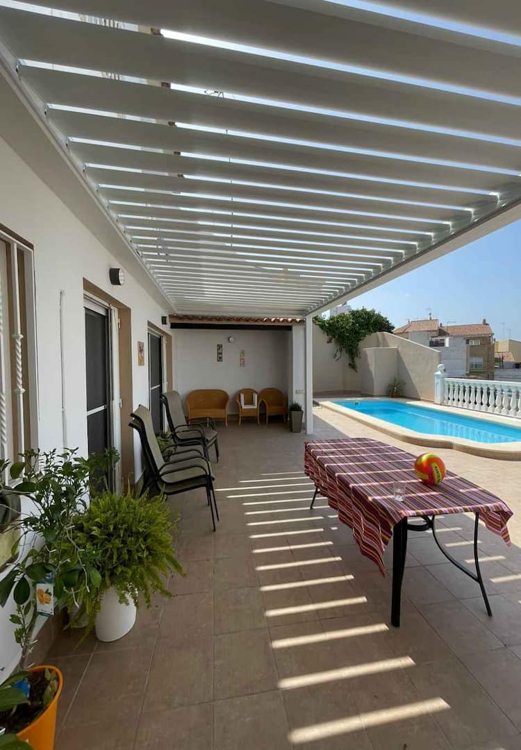 Pérgola bioclimática orientable.