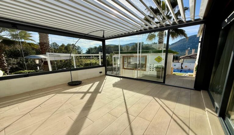 Cortinas de cristal con pérgola