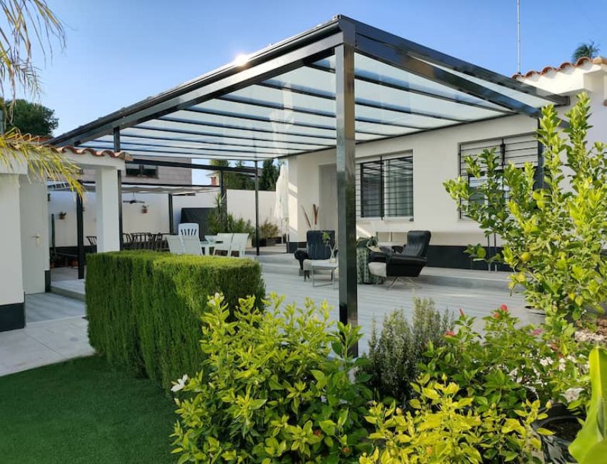 Cerramiento de terraza con techo fijo