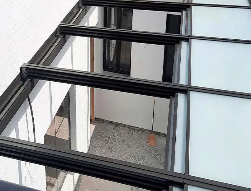 Cerramiento de terraza con techo móvil